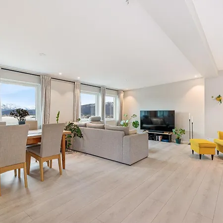 Lovely Townhouse With Nice View Alesund